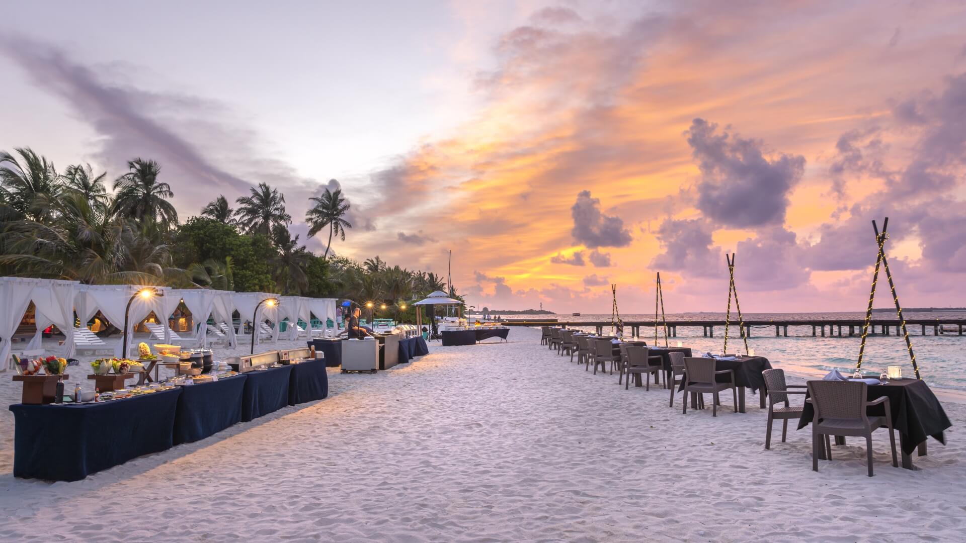 Dining at Adaaran Select Meedhupparu