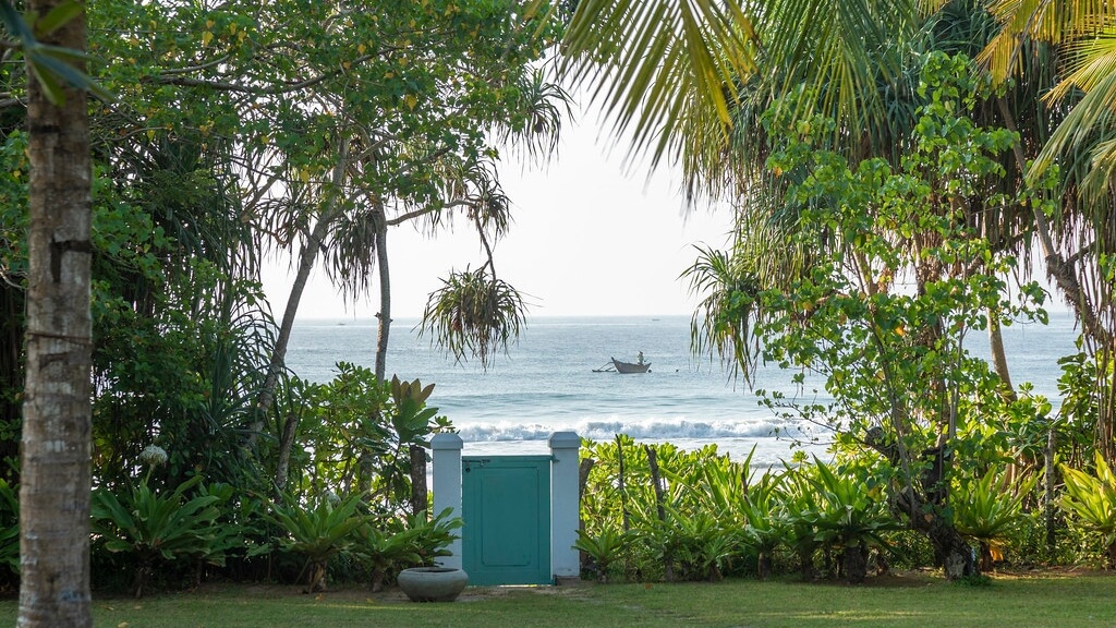 Gateway to the beach