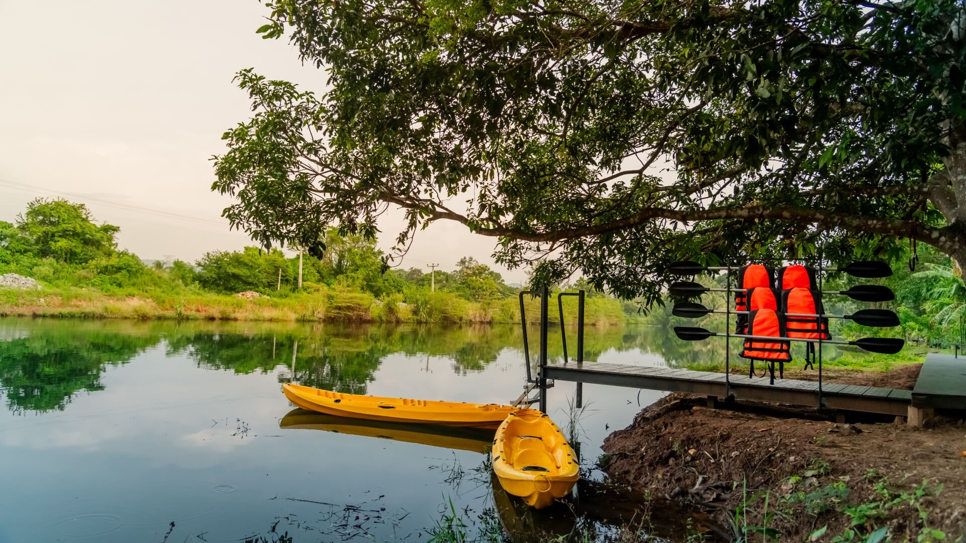 Kayaking at Waraka Udawalawe